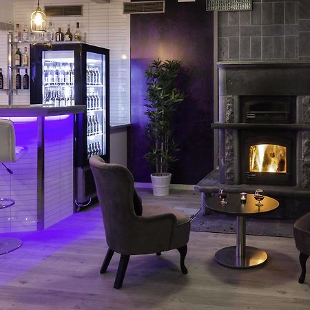 Hotell Restaurang Naemforsen Nasaker Екстер'єр фото