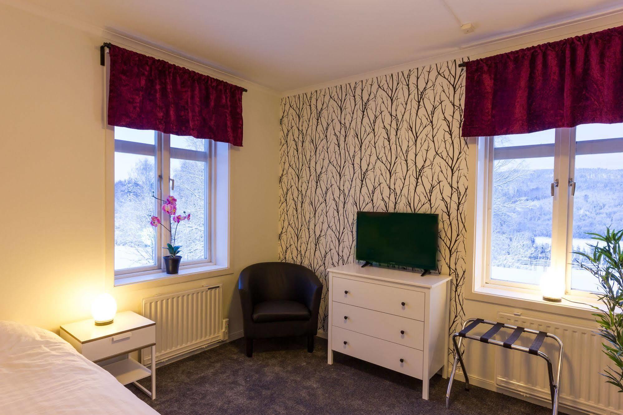 Hotell Restaurang Naemforsen Nasaker Екстер'єр фото